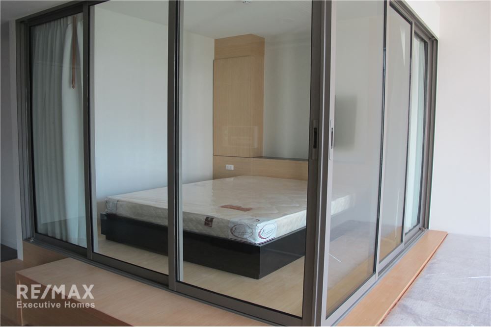 New 1-Bedroom Condo at Siamese Surawong - 7 Mins Walk to MRT Sam Yan 6