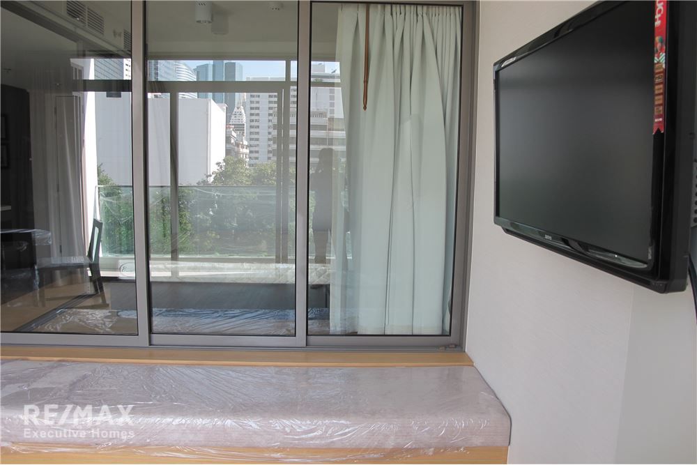 New 1-Bedroom Condo at Siamese Surawong - 7 Mins Walk to MRT Sam Yan 8