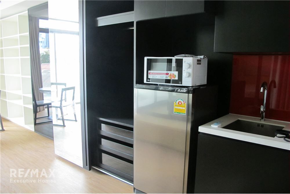 New 1-Bedroom Condo at Siamese Surawong - 7 Mins Walk to MRT Sam Yan 9