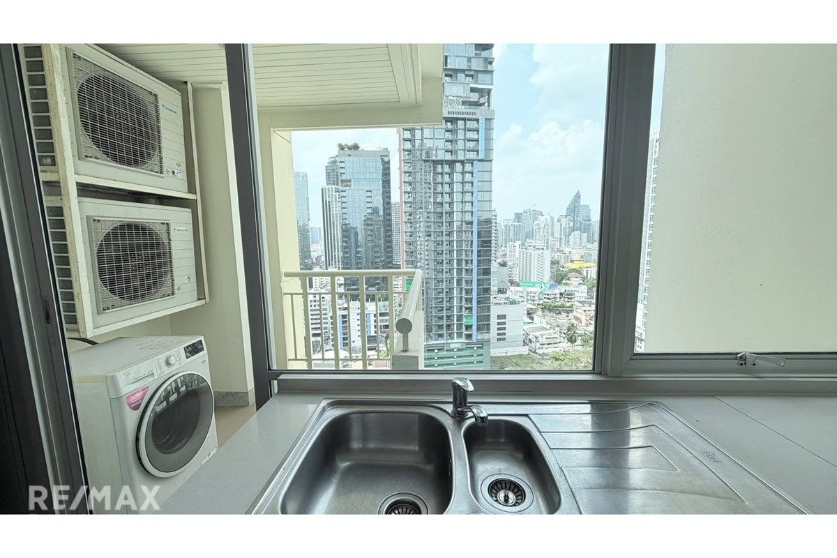 Modern 2BR Condo at 59 Heritage, 21st Floor - 104sqm, 9 Min Walk to BTS Thonglor 5