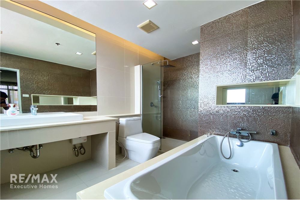 Exclusive 4BR Condo with Maid's Room for Rent at 100K - 240sqm, Only 7 Units Available 13
