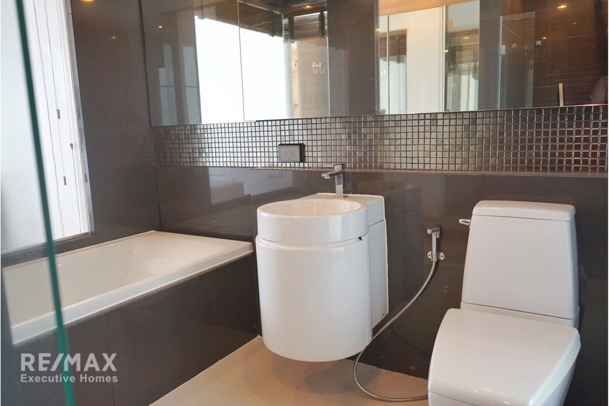 2BR Corner Condo for Rent at Rhythm Sukhumvit 50 - 16th Floor, 66sqm, 4 mins walk to BTS On Nut 8