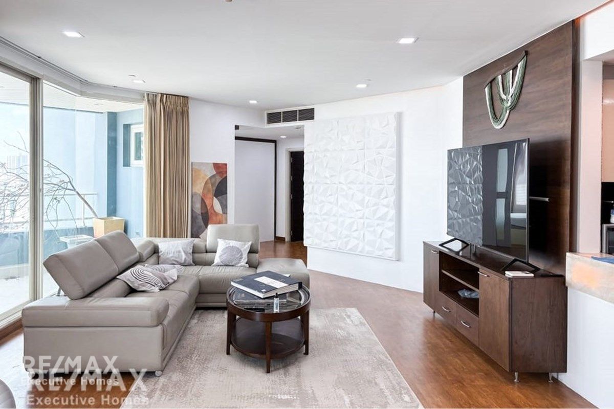 3-Bedroom Apartment for Rent with River View at Watermark Cha 1