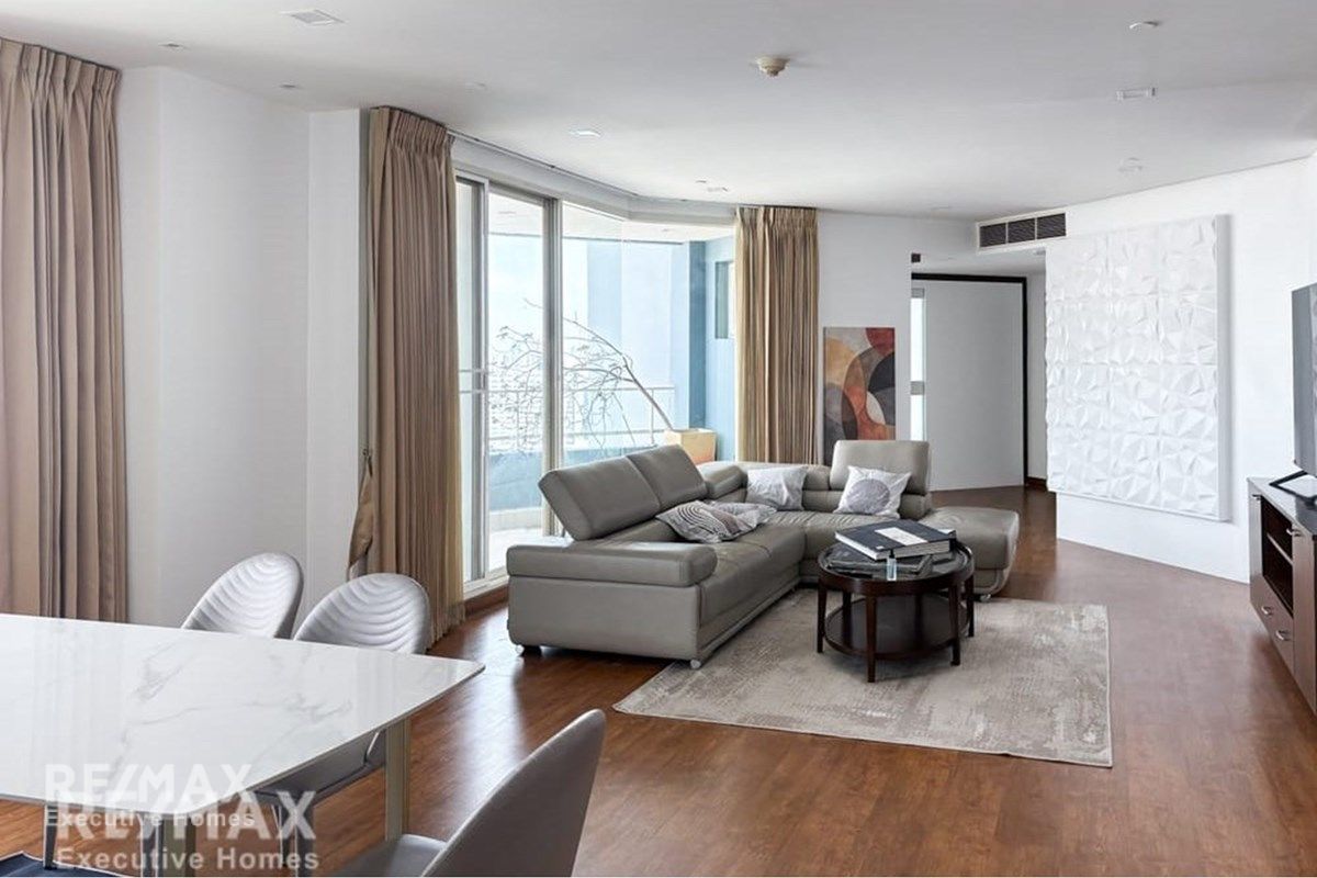 3-Bedroom Apartment for Rent with River View at Watermark Cha 2