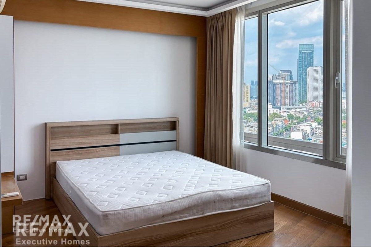 3-Bedroom Apartment for Rent with River View at Watermark Cha 6