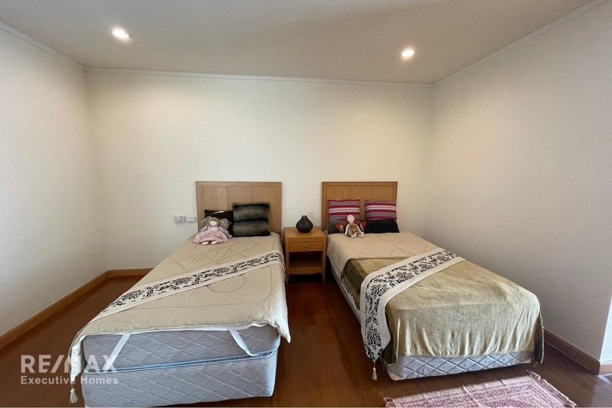 Rent 140K | Palatial 285sqm 3BR Sky Mansion | Sukhumvit 22 | Pets OK 15