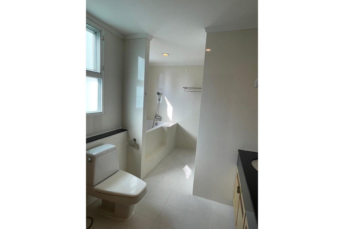 Rent 140K | Palatial 285sqm 3BR Sky Mansion | Sukhumvit 22 | Pets OK 9