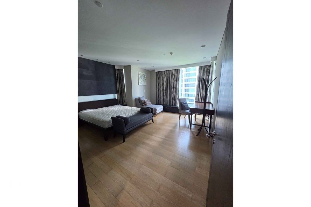 Rent 180K | The Park Chidlom | 258sqm 3BR | Private Lift | EV Charger 11