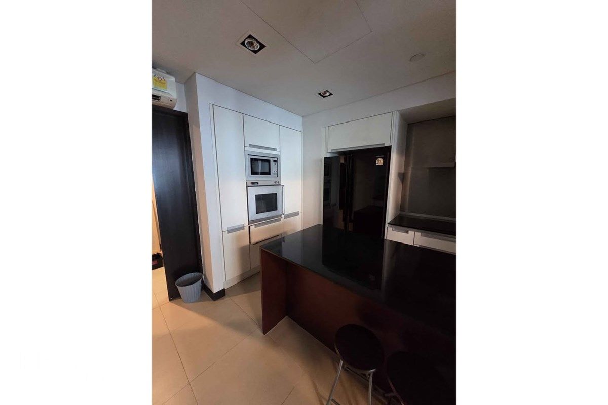 Rent 180K | The Park Chidlom | 258sqm 3BR | Private Lift | EV Charger 16