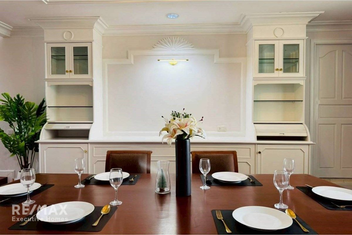 For Rent – Pet-Friendly Apartment Sukhumvit 43 | 4 BR 8