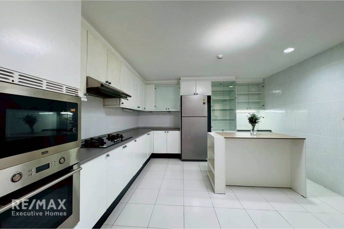 For Rent – Pet-Friendly Apartment Sukhumvit 43 | 4 BR 9