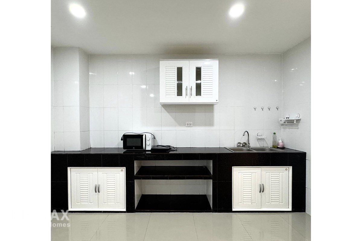 2-Story Townhouse for Rent at 45K | 3BR Near BTS On Nut in Sukhumvit 81 4
