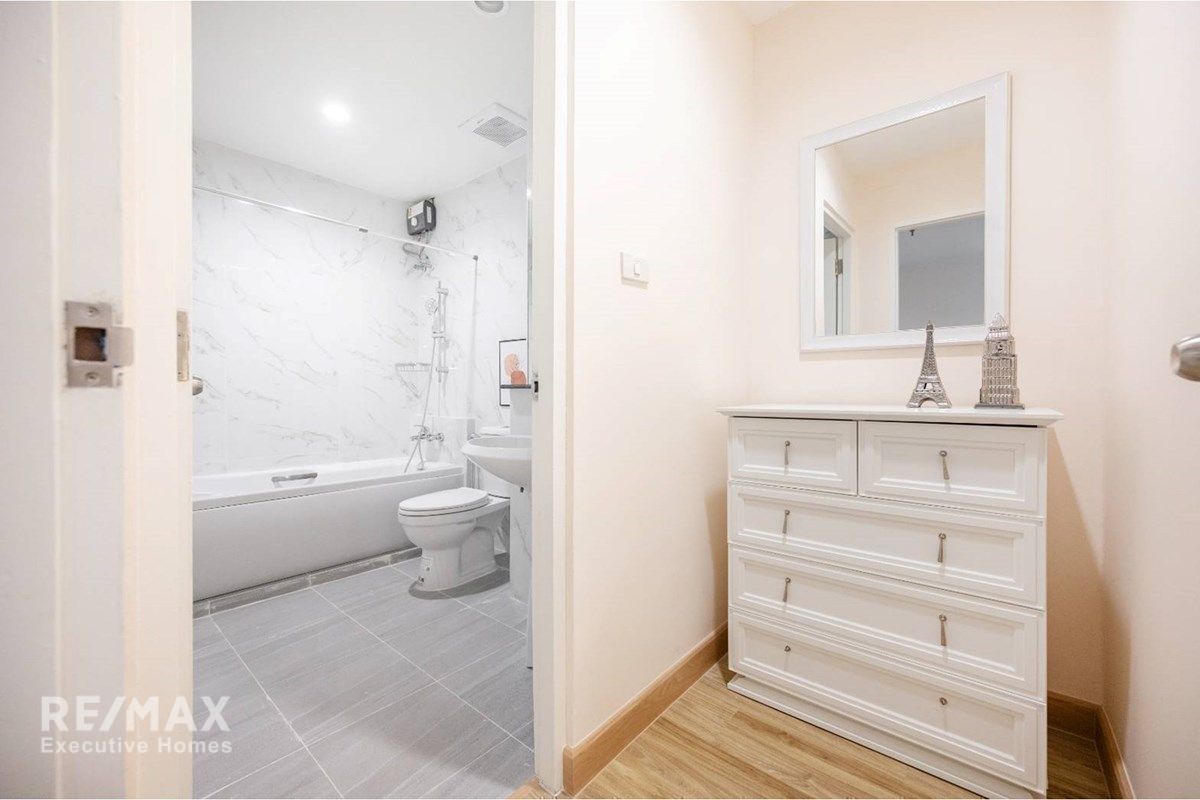 Luxurious 1BR Condo with River & Park Views in Waterford Diamond, 15 mins Walk to BTS Phrom Phong 14