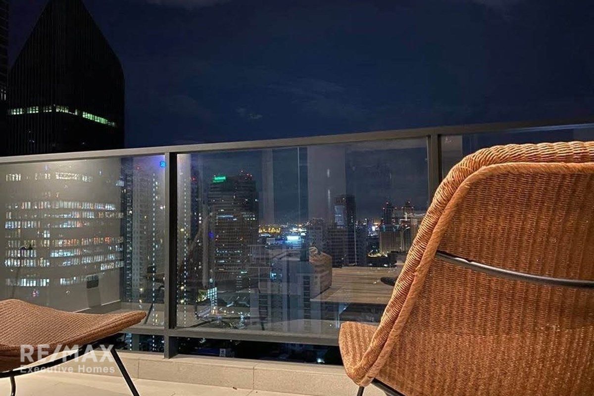 Modern 2BR Corner Suite in Japanese Designer Lofts Asoke - 4 Min Walk to MRT Phetchaburi 10