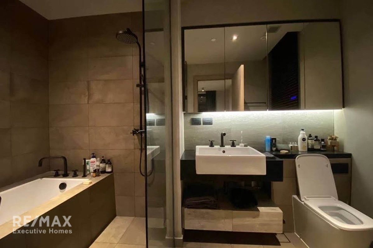 Modern 2BR Corner Suite in Japanese Designer Lofts Asoke - 4 Min Walk to MRT Phetchaburi 12
