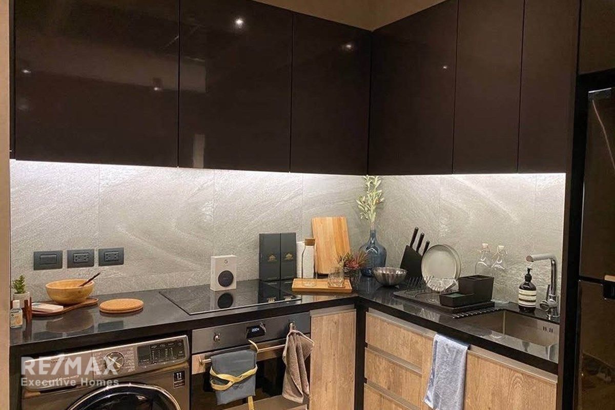 Modern 2BR Corner Suite in Japanese Designer Lofts Asoke - 4 Min Walk to MRT Phetchaburi 2