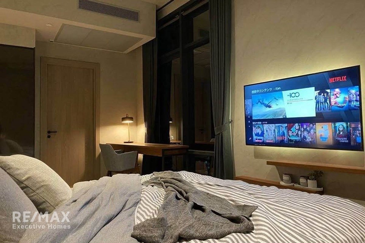 Modern 2BR Corner Suite in Japanese Designer Lofts Asoke - 4 Min Walk to MRT Phetchaburi 7