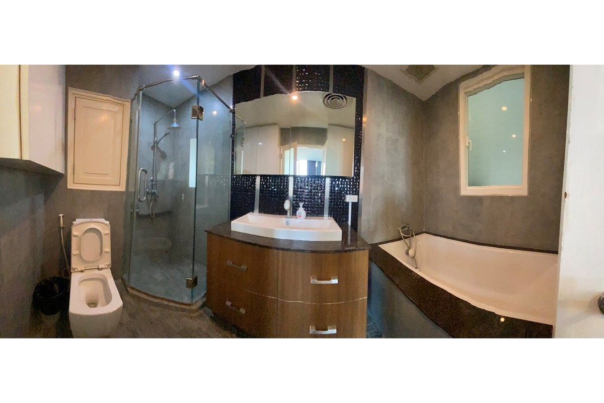 Luxury 342sqm Duplex Penthouse with Private Rooftop Garden & Jacuzzi near MRT Sukhumvit - 7 mins Walk 15