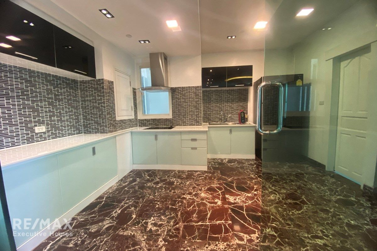 Luxury 342sqm Duplex Penthouse with Private Rooftop Garden & Jacuzzi near MRT Sukhumvit - 7 mins Walk 8