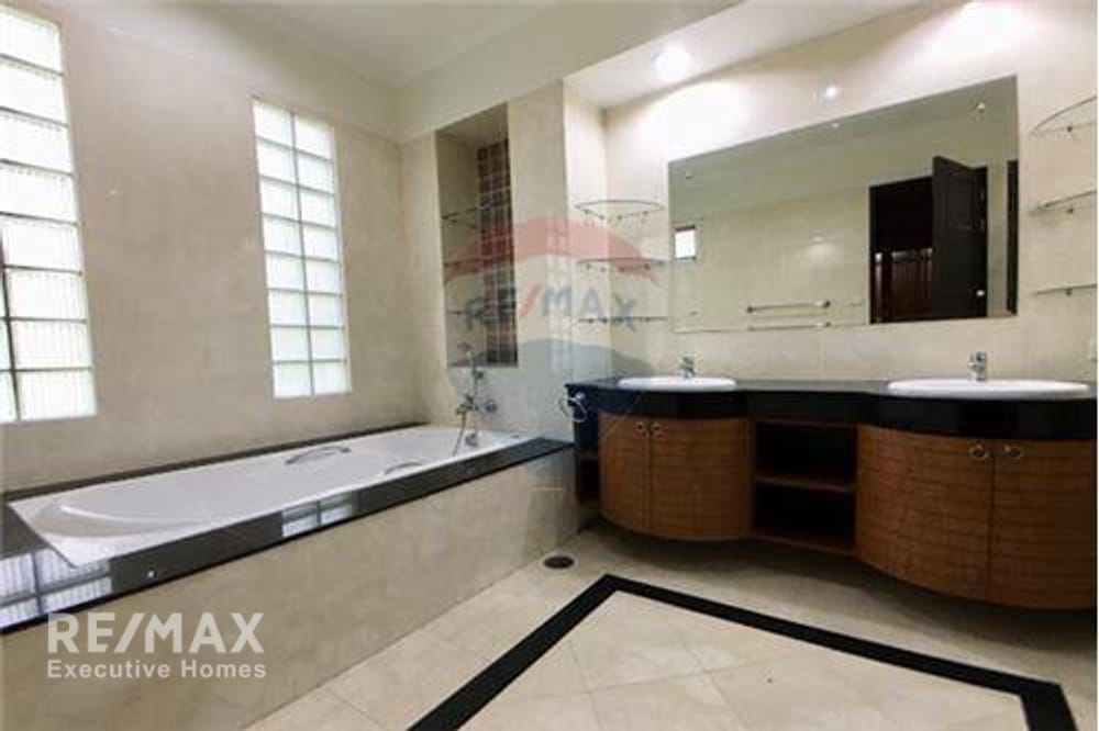 Rent 160K | 350sqm Sukhumvit 36 House | Private Pool | Pet-Friendly 13