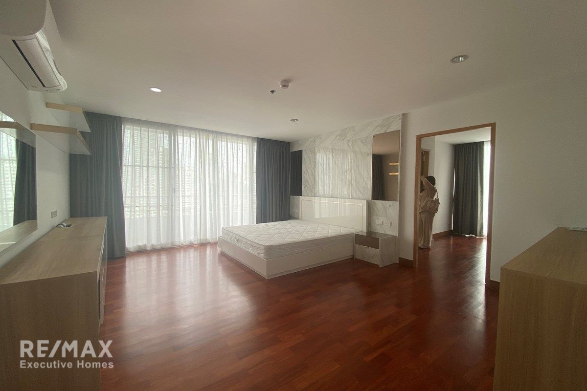 Luxurious 480sqm Sky Penthouse for Rent at 150K with Huge Balcony Near BTS 10
