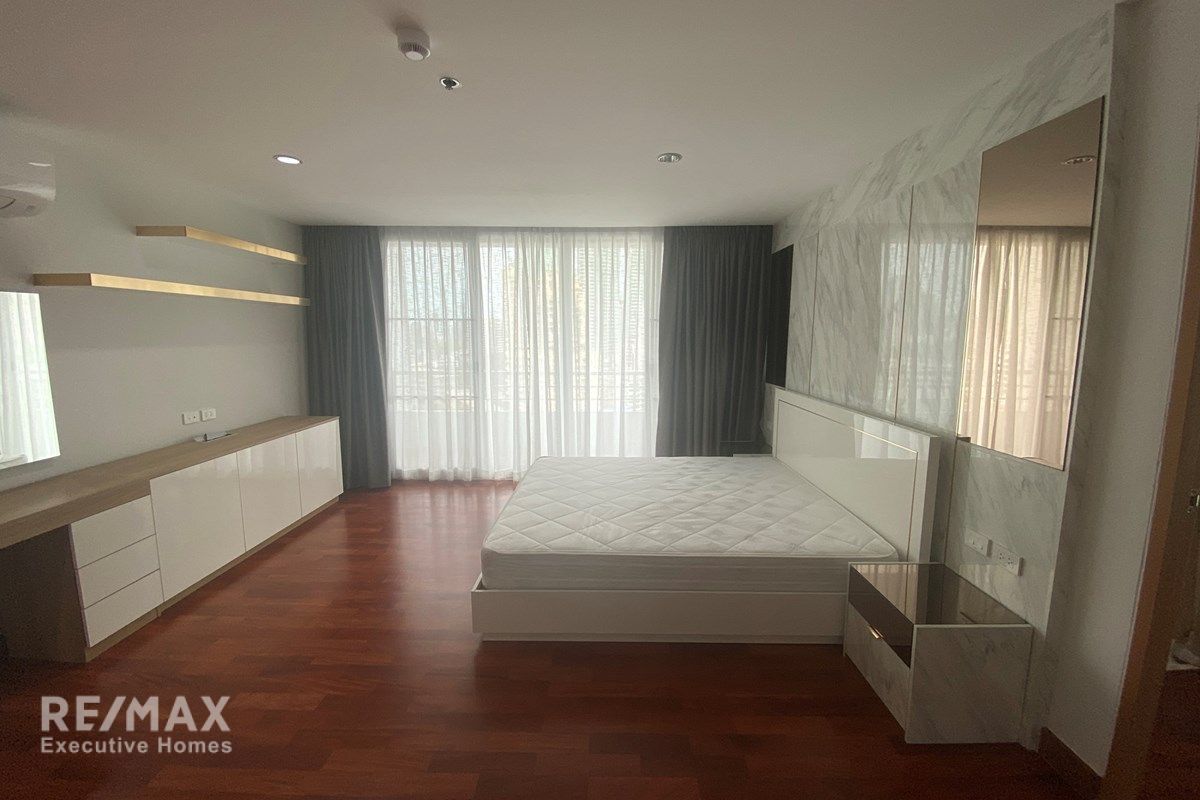 Luxurious 480sqm Sky Penthouse for Rent at 150K with Huge Balcony Near BTS 11