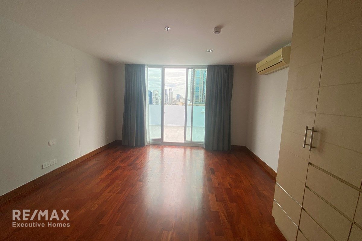Luxurious 480sqm Sky Penthouse for Rent at 150K with Huge Balcony Near BTS 13