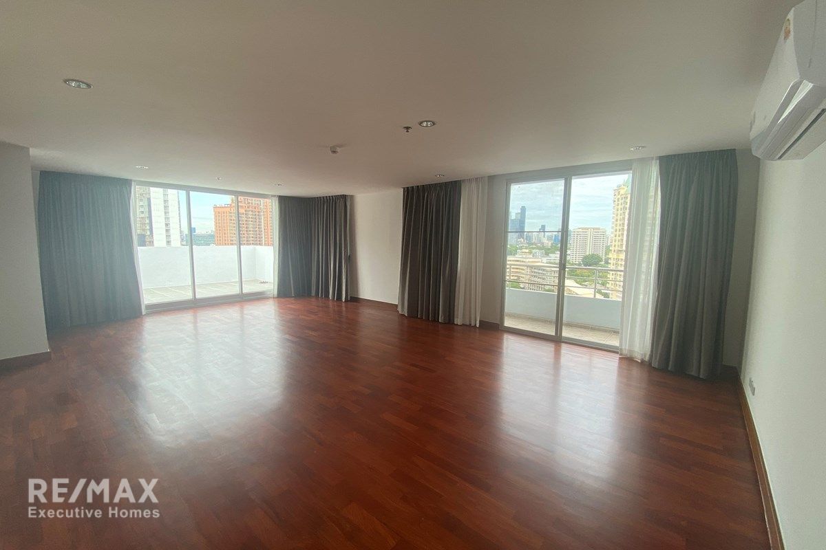 Luxurious 480sqm Sky Penthouse for Rent at 150K with Huge Balcony Near BTS 15