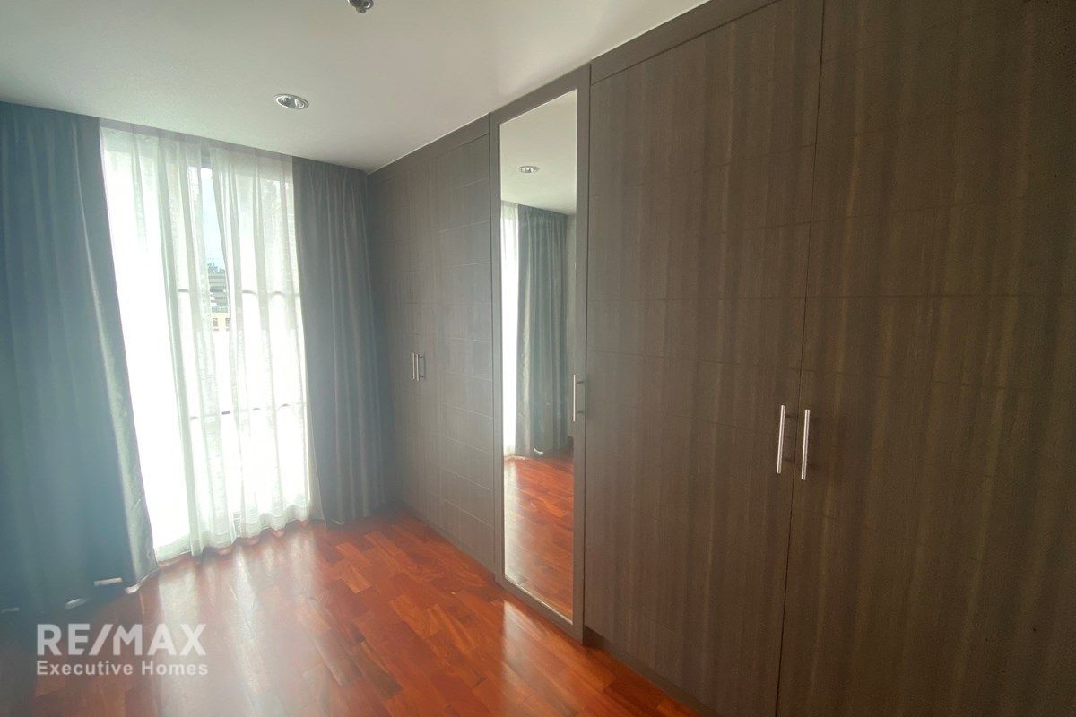 Luxurious 480sqm Sky Penthouse for Rent at 150K with Huge Balcony Near BTS 18