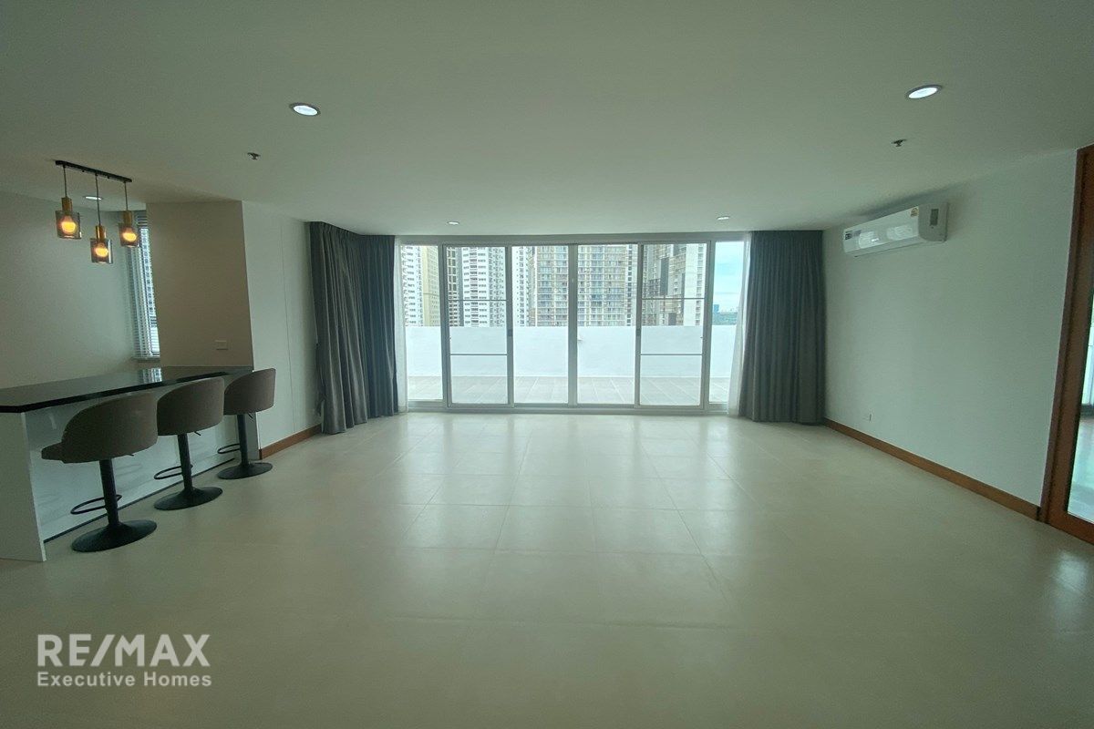 Luxurious 480sqm Sky Penthouse for Rent at 150K with Huge Balcony Near BTS 2