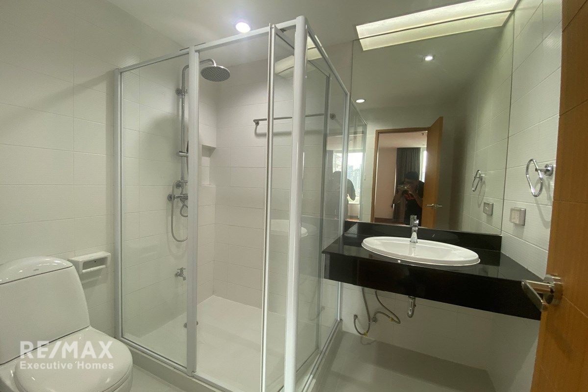 Luxurious 480sqm Sky Penthouse for Rent at 150K with Huge Balcony Near BTS 20