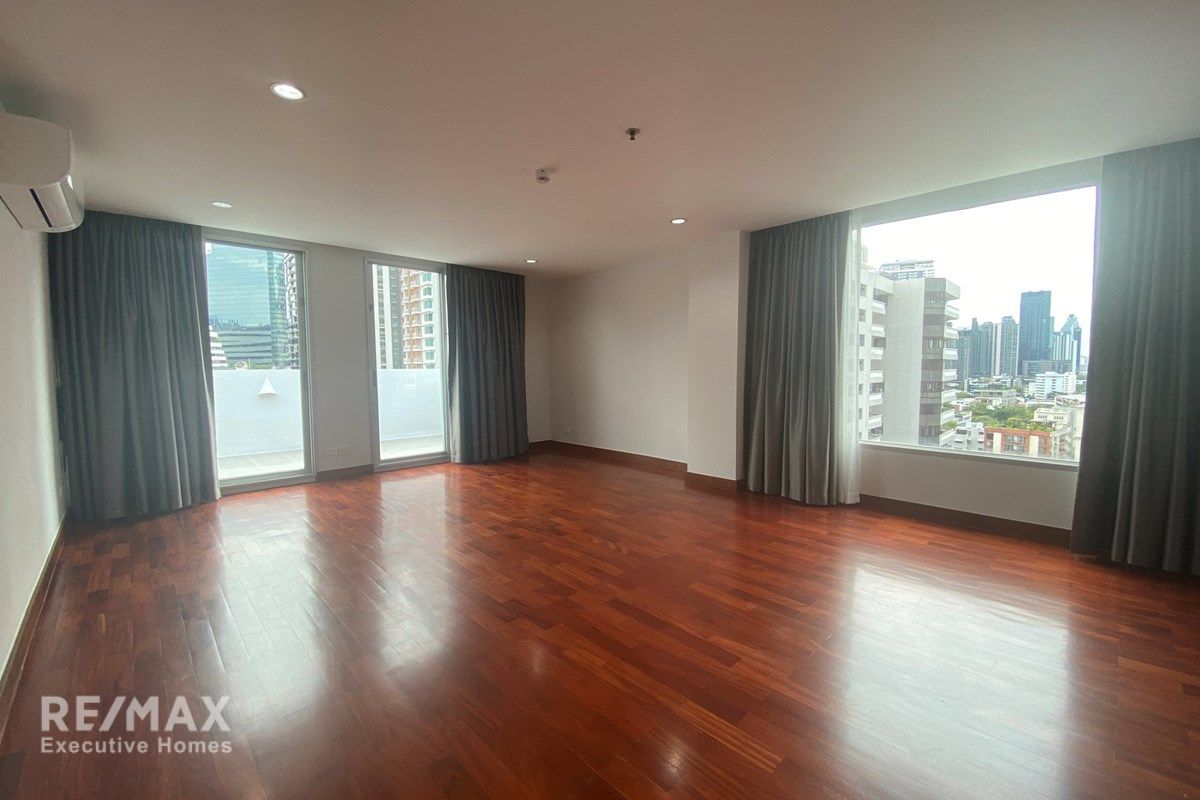 Luxurious 480sqm Sky Penthouse for Rent at 150K with Huge Balcony Near BTS 22