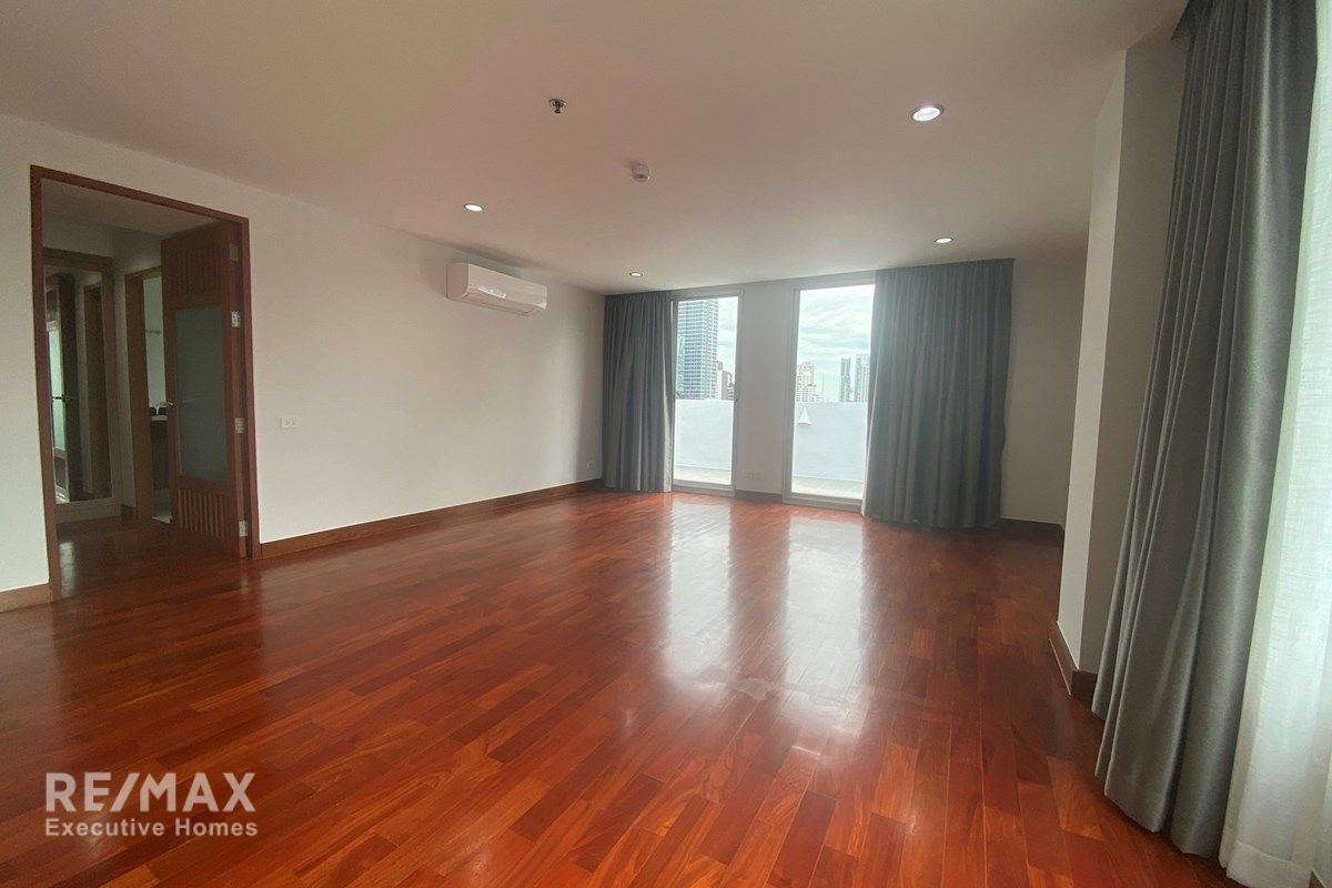 Luxurious 480sqm Sky Penthouse for Rent at 150K with Huge Balcony Near BTS 23