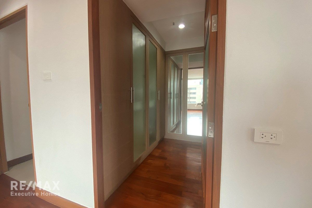 Luxurious 480sqm Sky Penthouse for Rent at 150K with Huge Balcony Near BTS 24