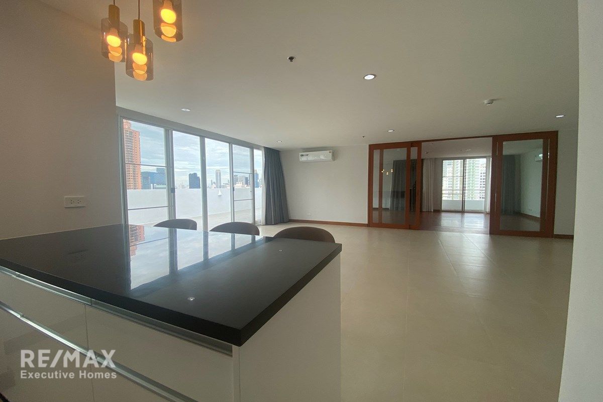 Luxurious 480sqm Sky Penthouse for Rent at 150K with Huge Balcony Near BTS 5