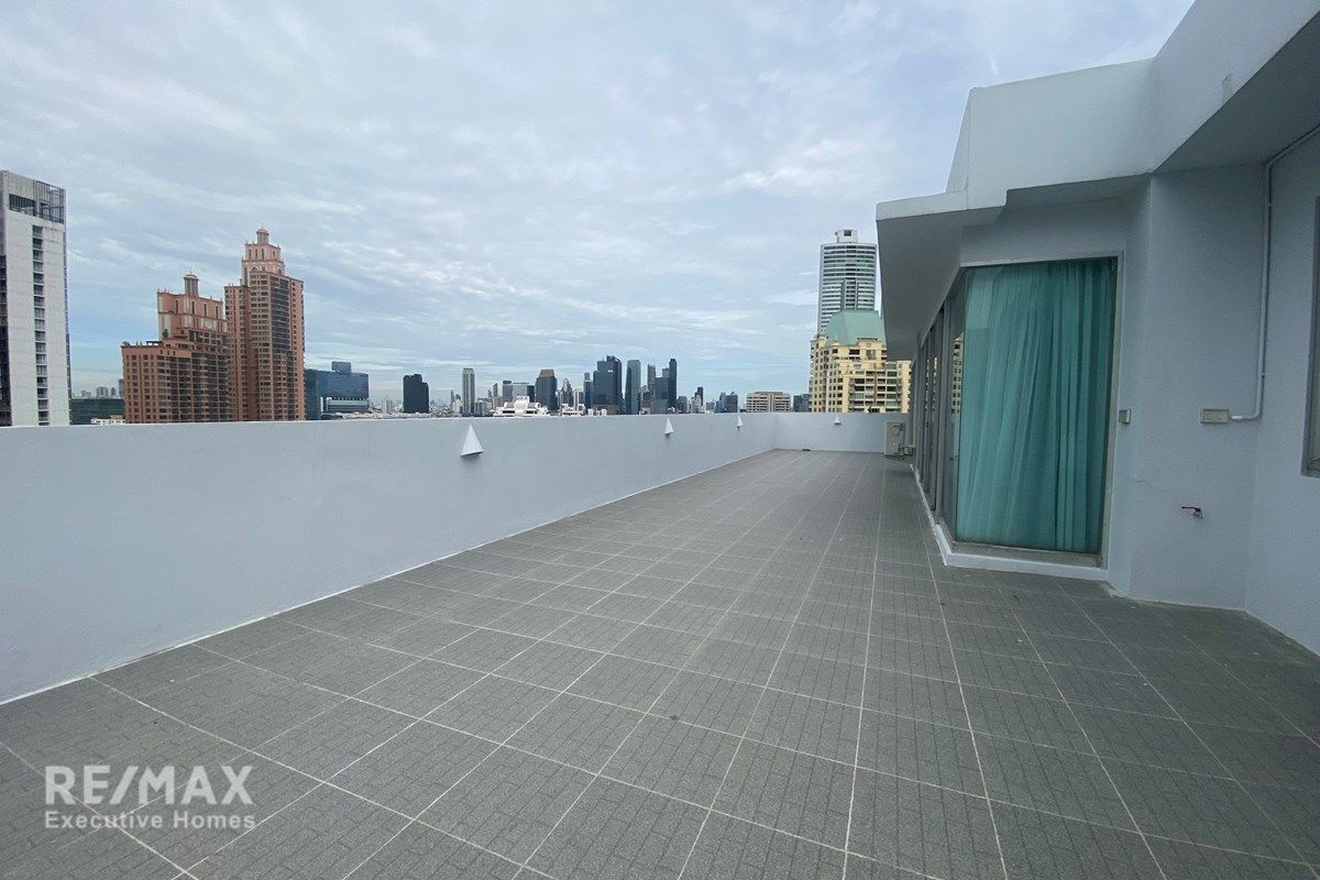 Luxurious 480sqm Sky Penthouse for Rent at 150K with Huge Balcony Near BTS 7