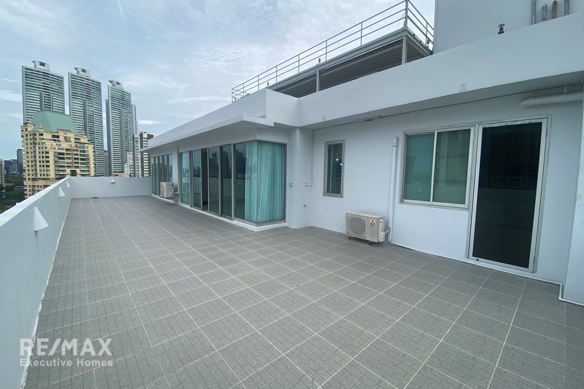Luxurious 480sqm Sky Penthouse for Rent at 150K with Huge Balcony Near BTS 8