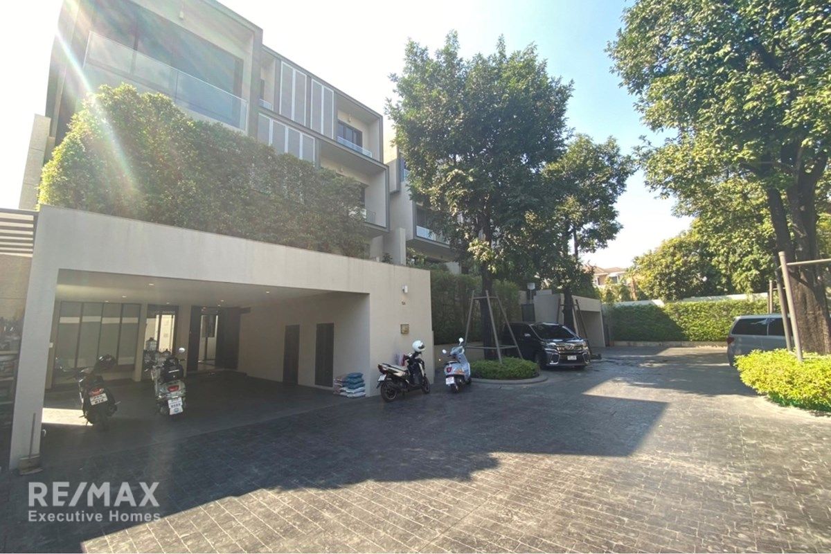 Modern Detached Estate for Rent in Ekkamai - 550sqm with Private Pool, Pets Allowed 1