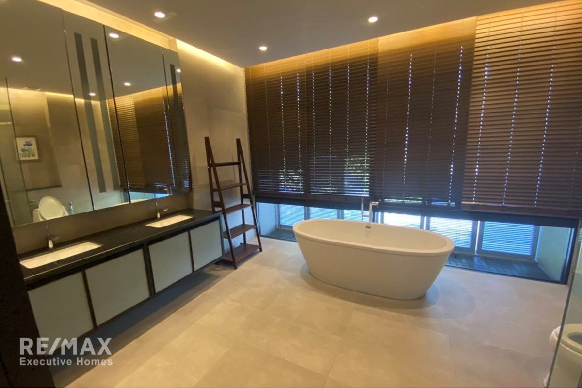 Modern Detached Estate for Rent in Ekkamai - 550sqm with Private Pool, Pets Allowed 25