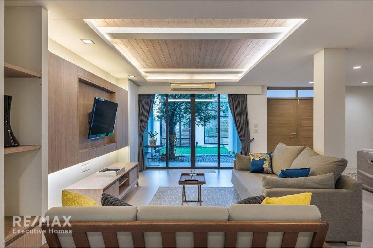 Rent 130K | 240sqm Ekkamai 12 Townhome | Business or Home Office OK 3