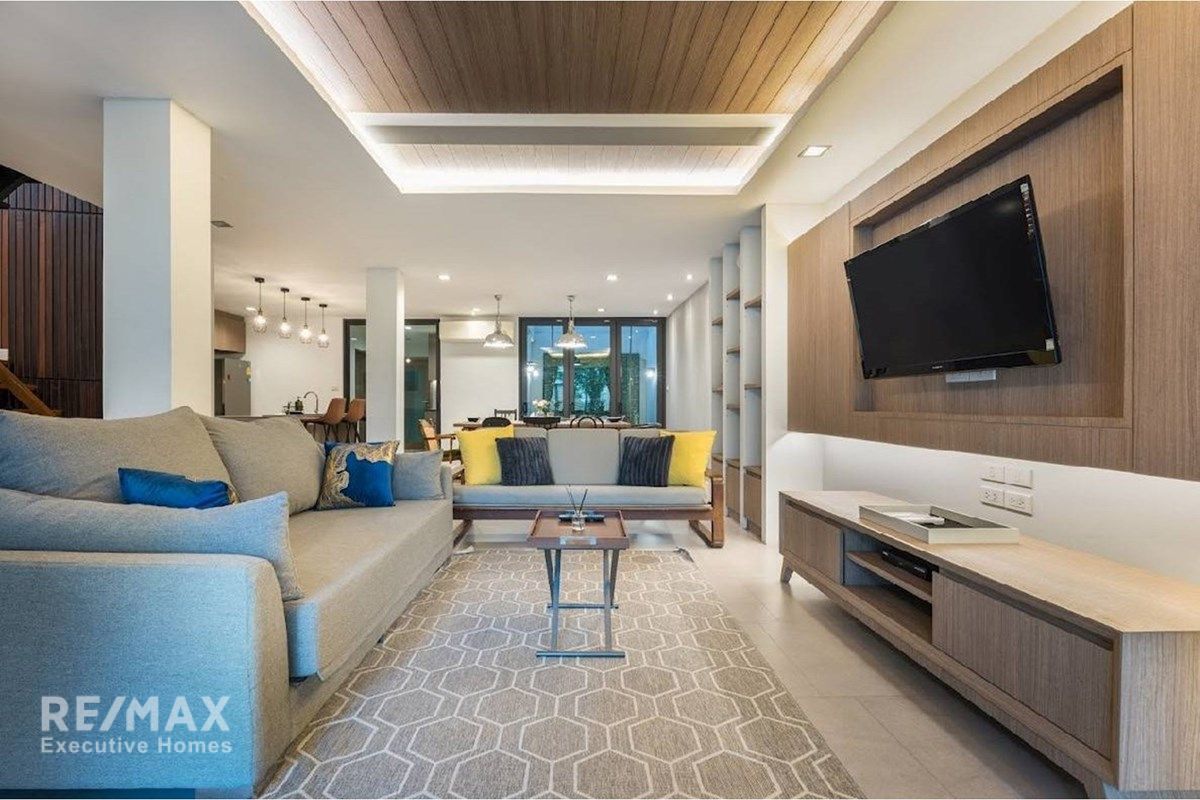 Rent 130K | 240sqm Ekkamai 12 Townhome | Business or Home Office OK 4