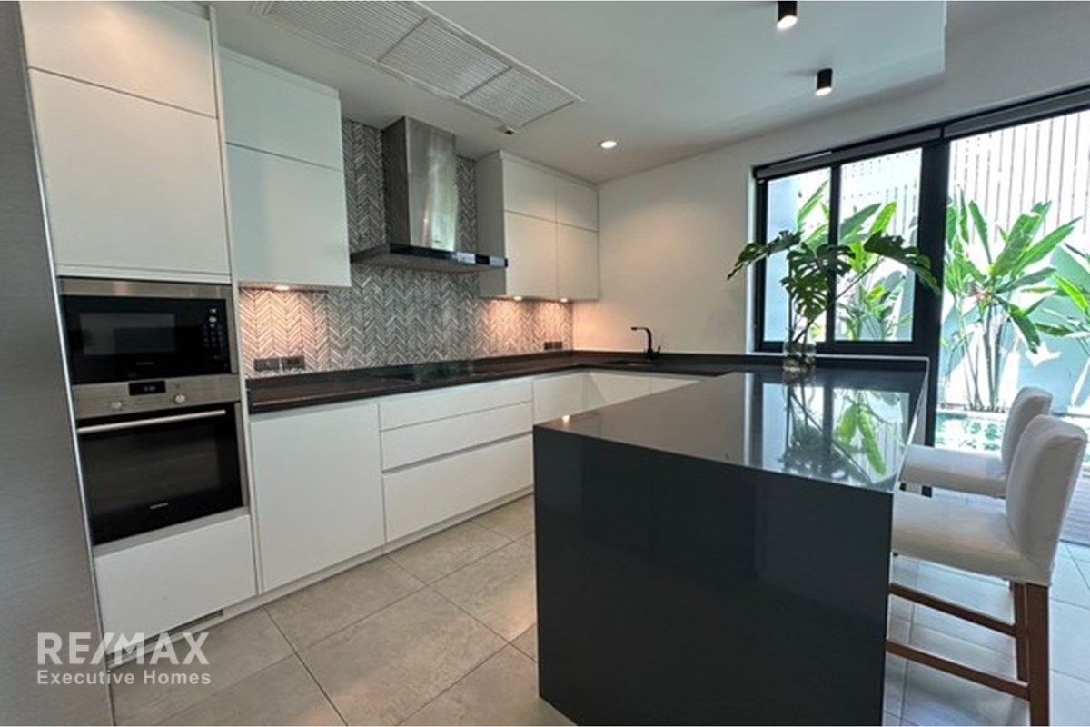 Rent 220K | Palatial 430sqm Standalone Pool Villa | Sukhumvit 49 5