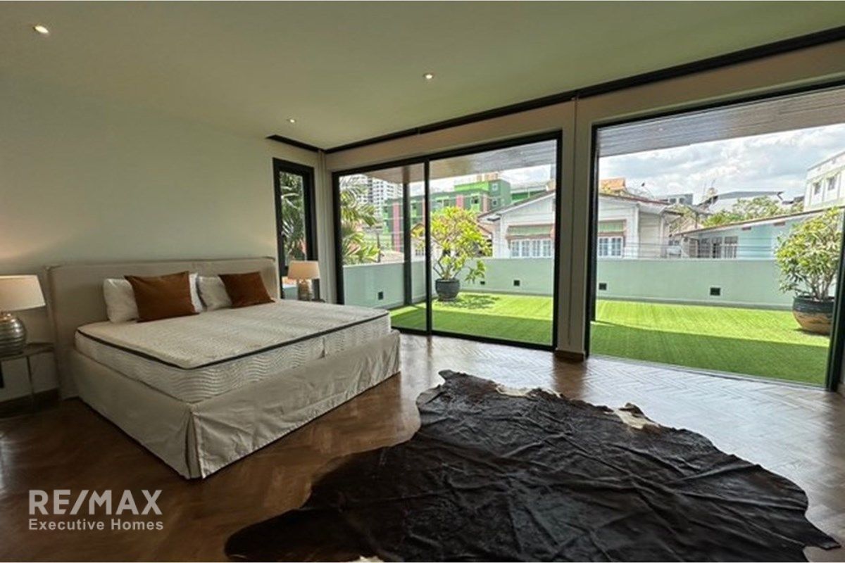 Luxury 430sqm Standalone Pool Villa for Sale in Sukhumvit 49 - 55M 11
