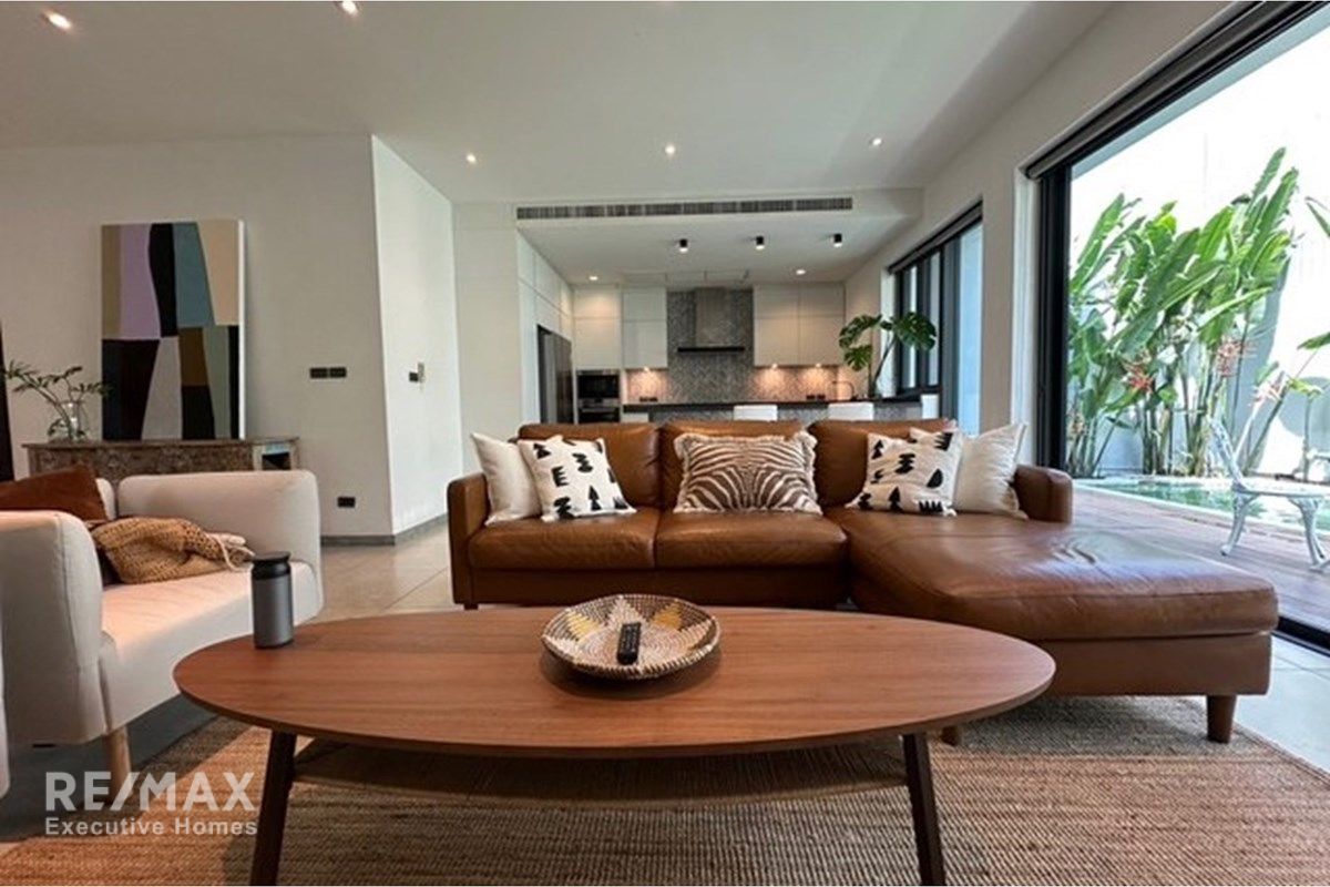 Luxury 430sqm Standalone Pool Villa for Sale in Sukhumvit 49 - 55M 2