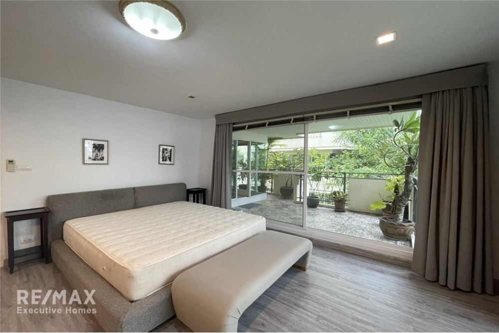 Pet-Friendly 2-Bedroom Condo with Huge Balcony in Sukhumvit 31 10