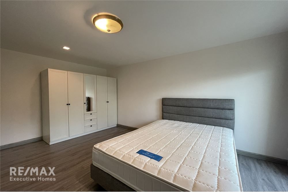 Pet-Friendly 2-Bedroom Condo with Huge Balcony in Sukhumvit 31 12