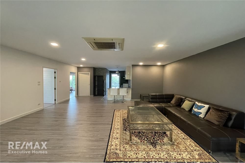 Pet-Friendly 2-Bedroom Condo with Huge Balcony in Sukhumvit 31 2