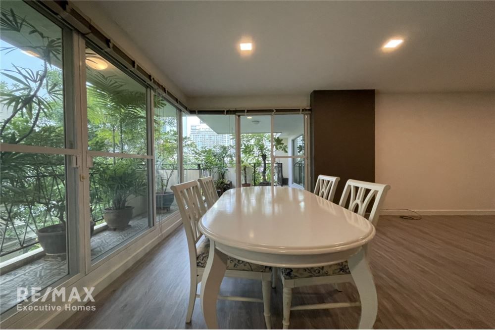 Pet-Friendly 2-Bedroom Condo with Huge Balcony in Sukhumvit 31 3