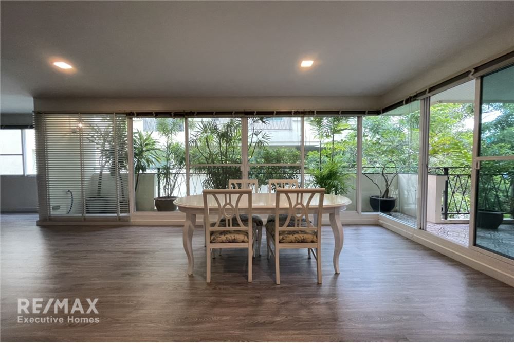 Pet-Friendly 2-Bedroom Condo with Huge Balcony in Sukhumvit 31 6