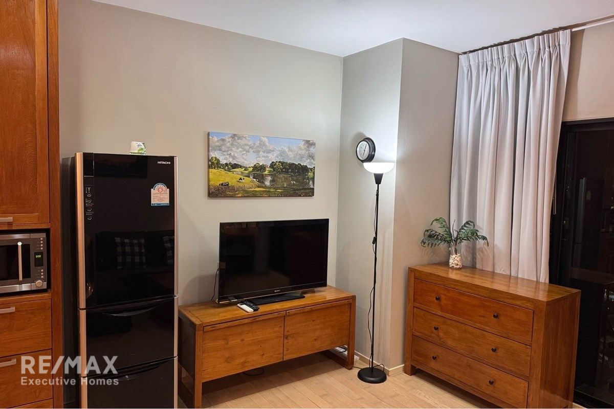 High-Floor 2BR Condo for Rent at Noble Reveal Ekkamai - 5 Min Walk to BTS 2